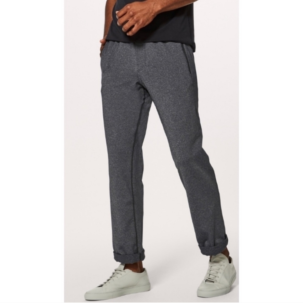 Lululemon Men's Sweat Pants Loungewear‎ Gray with Black Drawstring Size Medium